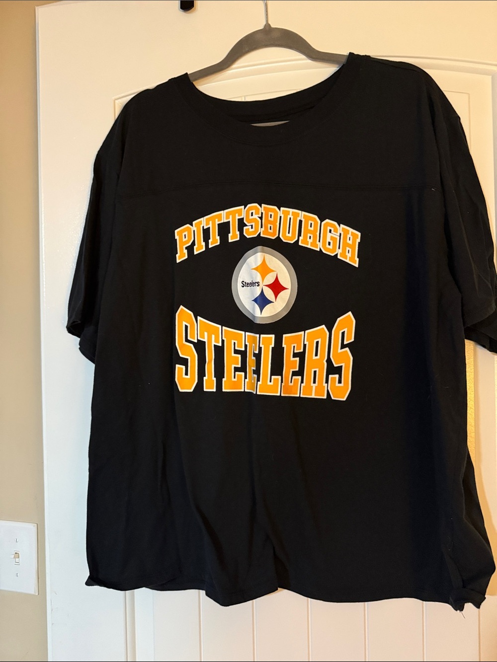Pittsburgh Steelers women’s Black Short-Sleeve Team Tee